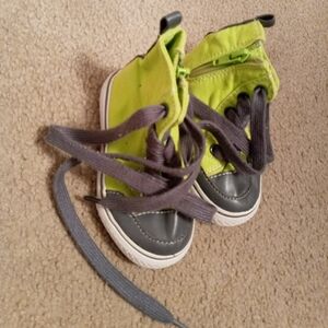 C8‎ greenish gray high top tennis shoes